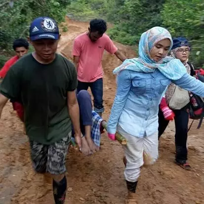 Kisahnya viral, ini 8 potret dokter Amalia pejuang di pedalaman Papua