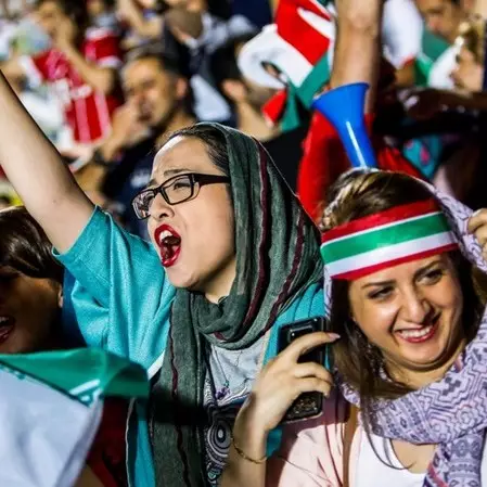 5 Potret bahagia fans wanita Iran, bisa nonton sepakbola usai 38 tahun
