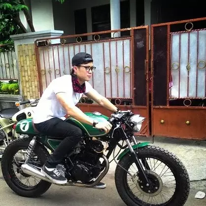 Ganteng maksimal, ini 8 aksi Dikta Yovie &amp; Nuno saat naik motor gede