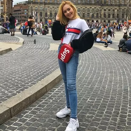 Potong rambut pendek, 10 gaya terbaru Beby Tsabina ini imut banget