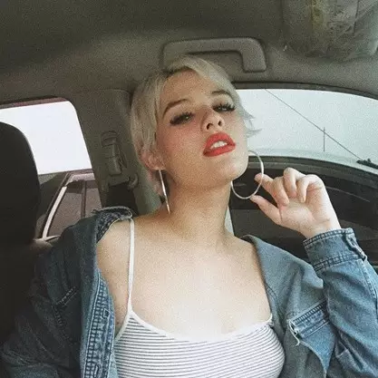 10 Pesona Brina Shabyna, istri Ricky Komo yang bule &amp; flawless abis