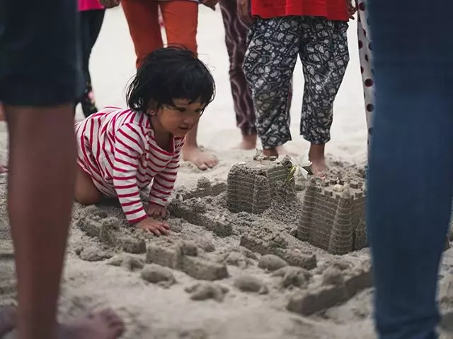 10 Momen serunya ulang tahun pertama anak Rio Dewanto-Atiqah Hasiholan