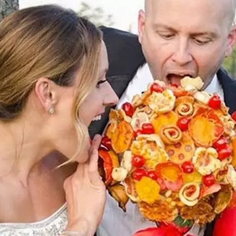 Bukan bunga, buket pernikahan ini antimainstream &amp; bisa dimakan