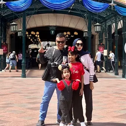 8 Potret harmonis keluarga Abdel Achrian yang jarang terekspos