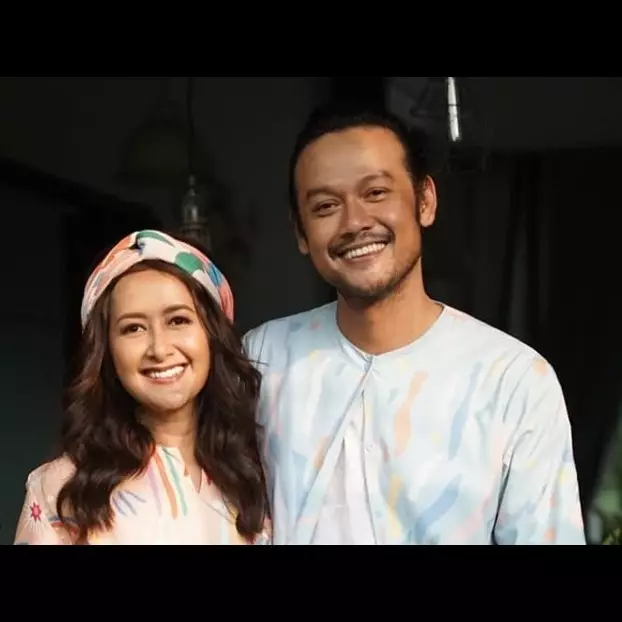 Tidur di pesawat, penutup mata yang dipakai Dwi Sasono ini bikin geli