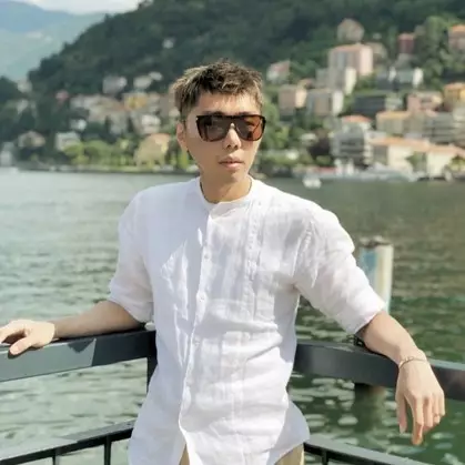 Roy Kiyoshi unggah foto pulang liburan, tasnya malah jadi sorotan 