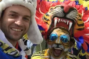 12 Kelakuan gokil fans Piala Dunia 2018, bawa ayam hidup ke lapangan