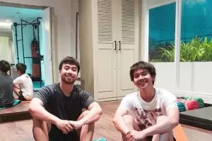 Olahraga bareng Vidi Aldiano, kaki Iqbaal Ramadhan malah jadi sorotan
