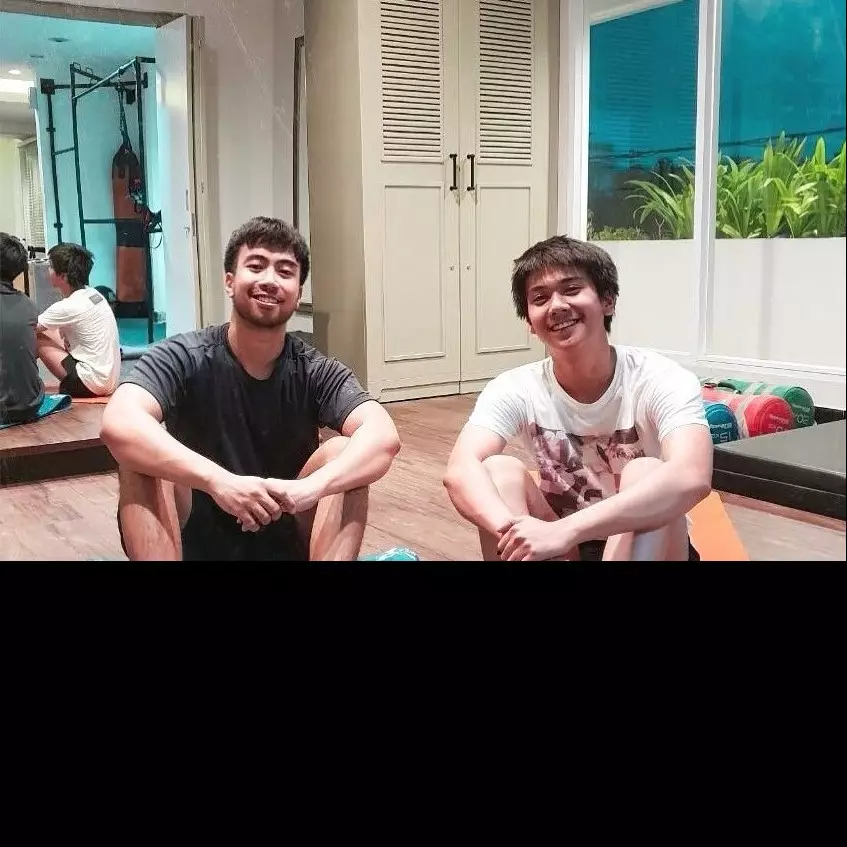 Olahraga bareng Vidi Aldiano, kaki Iqbaal Ramadhan malah jadi sorotan