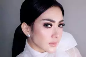 Jalan-jalan ke LA naik jet VIP, harga koper Syahrini ini bikin kaget!