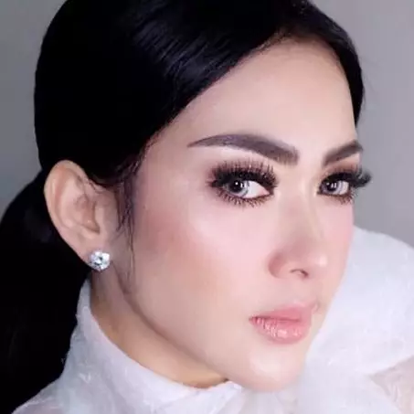 Jalan-jalan ke LA naik jet VIP, harga koper Syahrini ini bikin kaget!