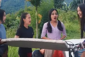 Perankan gadis desa di Seleb, ini 10 pesona Megan Domani sehari-hari