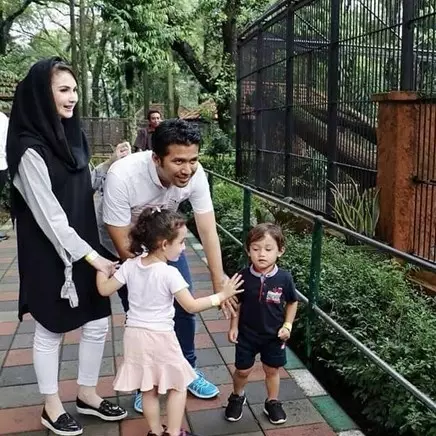 Jarang terekspos, ini 10 momen keluarga Arumi Bachsin yang harmonis