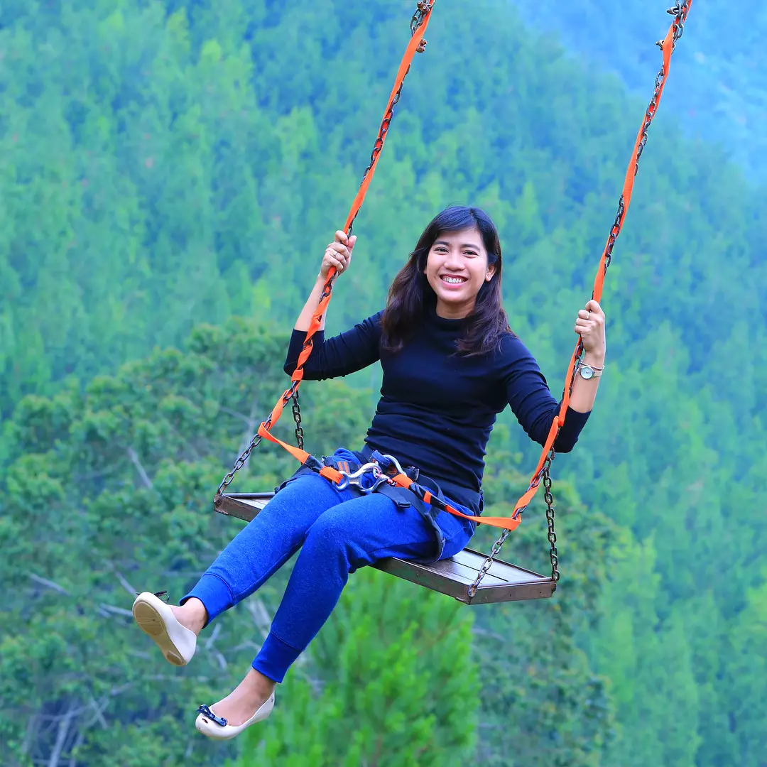 10 Pesona Tetta Riyani, istri Soleh Solihun yang mirip Dian Sastro