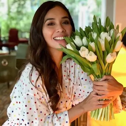 Demi peran di film, 5 seleb Tanah Air ini rela gelapkan kulit