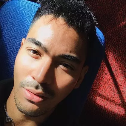 Biasa kumisan tampak macho, tampilan baru Robby Purba ini bikin kaget