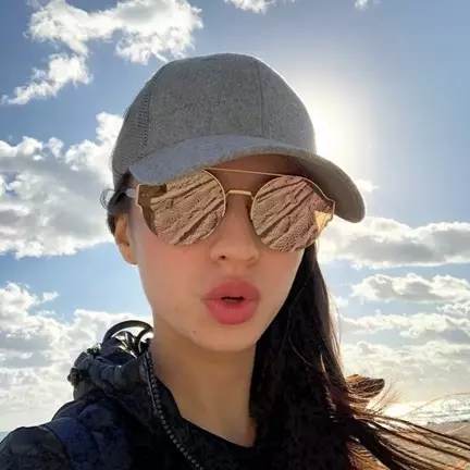 Bikin iri, ini 10 gaya liburan Raline Shah di Italia yang kece abis