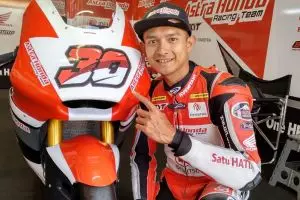 10 Gaya kece Dimas Ekky Pratama, pembalap Indonesia di Moto2 Barcelona