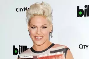 Unggah foto lagi di pasar tradisional, Pink bikin heboh warganet!