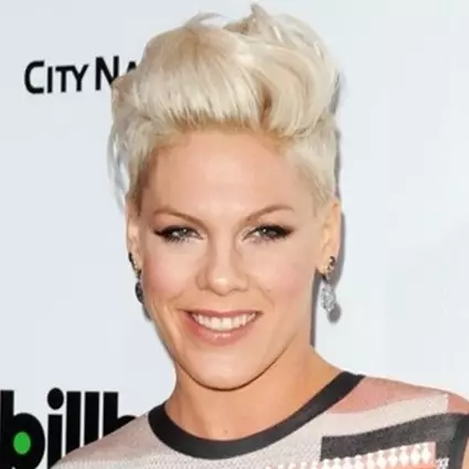 Unggah foto lagi di pasar tradisional, Pink bikin heboh warganet!