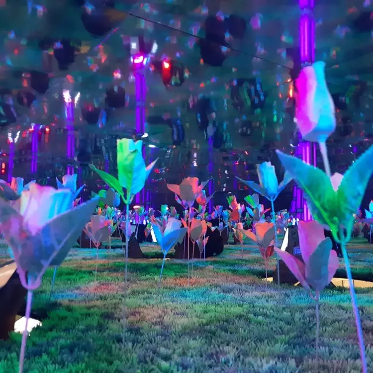 8 Instalasi seni di XSpace ini manjain kamu berburu foto Instagramable