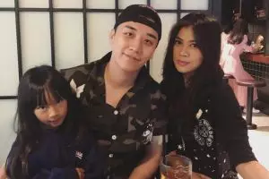 Liburan di Korsel, Adinda Bakrie pamer makan bareng Seungri BigBang