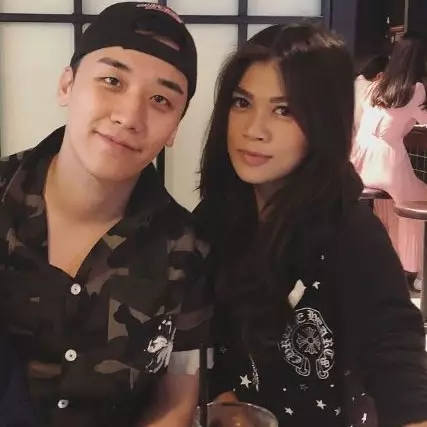 Liburan di Korsel, Adinda Bakrie pamer makan bareng Seungri BigBang