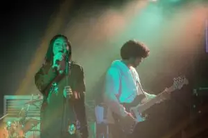 Penyanyi cantik Rahmania Astrini sukses membuat penonton nyanyi bareng