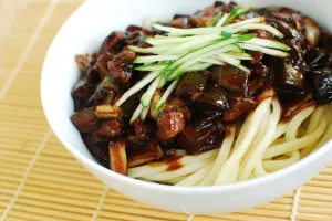 Cara mudah bikin jajangmyeon, kuliner yang sering muncul di K-Drama 