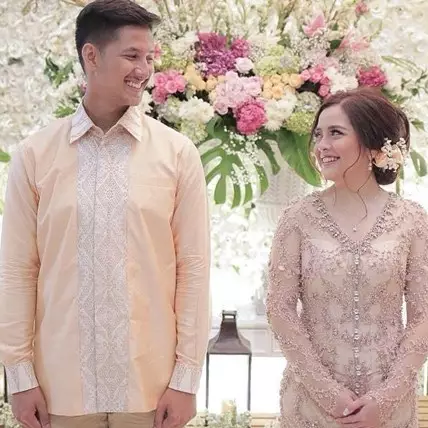 Utamakan pendidikan, 3 seleb cantik ini menikah usai raih gelar master