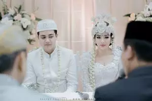 Cium bibir Adzana saat sungkeman, aksi Adi Bing Slamet ini dikritik