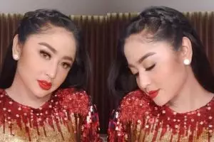 Biasa full makeup, begini wajah polos Dewi Perssik yang bikin terpana