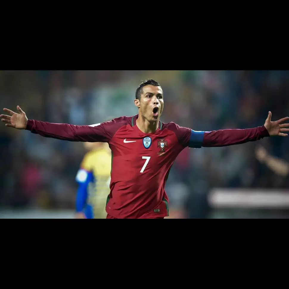 Kenapa Ronaldo selalu pakai jersey lengan panjang? Begini kisahnya