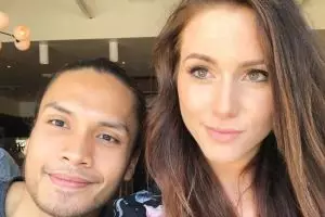 Menuju sah, Randy Pangalila resmi melamar kekasih bulenya