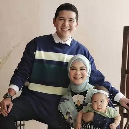 Jadi papa muda, begini 9 potret hangat Haykal Kamil bareng putrinya