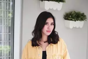 Tampil berhijab, penampilan Syahnaz Sadiqah ini dipuji habis-habisan