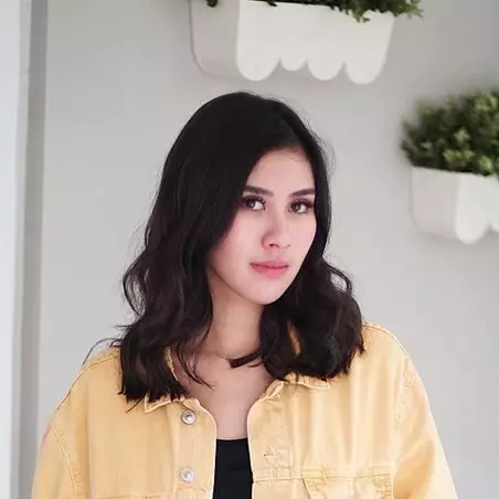 Tampil berhijab, penampilan Syahnaz Sadiqah ini dipuji habis-habisan