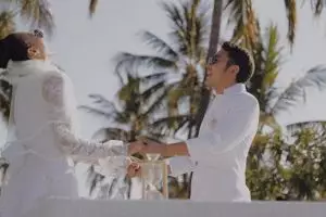 Sah! Ini 12 momen manis pernikahan Nadine dan Dimas Anggara