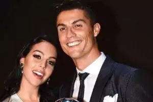 5 Momen hangat CR7 liburan di Yunani usai gagal di Piala Dunia