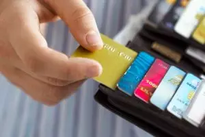 Ini penjelasan kenapa traveler Indonesia nggak suka pakai kartu kredit