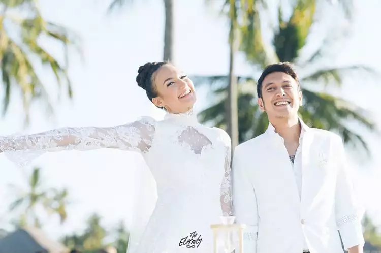 Menikah di luar negeri, 5 seleb ini tetap gelar resepsi di Indonesia  