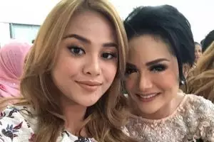 Tulis ucapan ulang tahun buat Aurel, Krisdayanti salah tulis usia