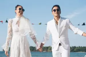 Beda keyakinan, 6 pasangan seleb ini pilih menikah di luar negeri