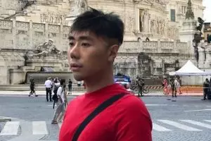 Biasa misterius, gaya Roy Kiyoshi saat dengar musik ini jadi sorotan