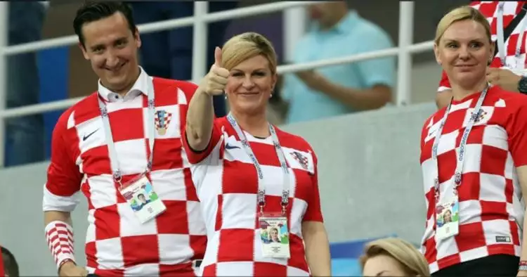 Presiden Kolinda Grabar memang super fans Kroasia, ini buktinya