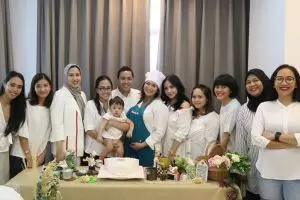 8 Potret keseruan baby shower Caca Tengker, bertema ala koki