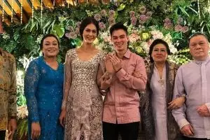 Kental nuasana Jawa, ini 10 momen lamaran Baim Wong & Paula Verhoeven
