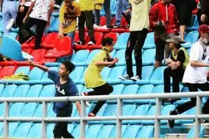 Stadion venue Asian Games ini dirusak suporter, ratusan kursi dilempar
