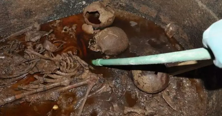Sarkofagus 2.000 tahun dibuka, pria ini bikin petisi minum cairan mumi