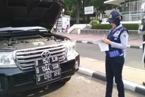 Warna dasar pelat nomor kendaraan akan diganti, begini penampakannya